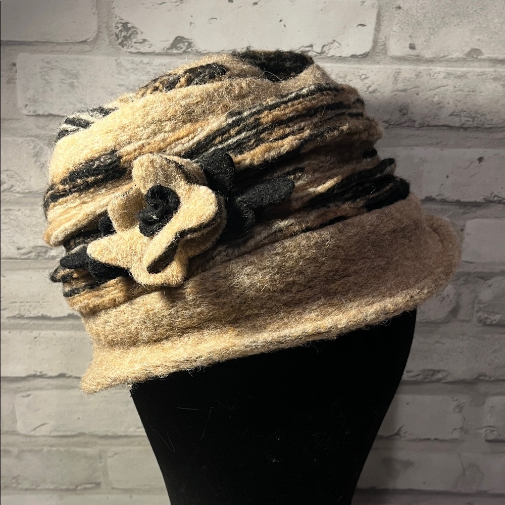 Bordoni vintage Elegant Beige and Black Wool Cloche Hat Italy